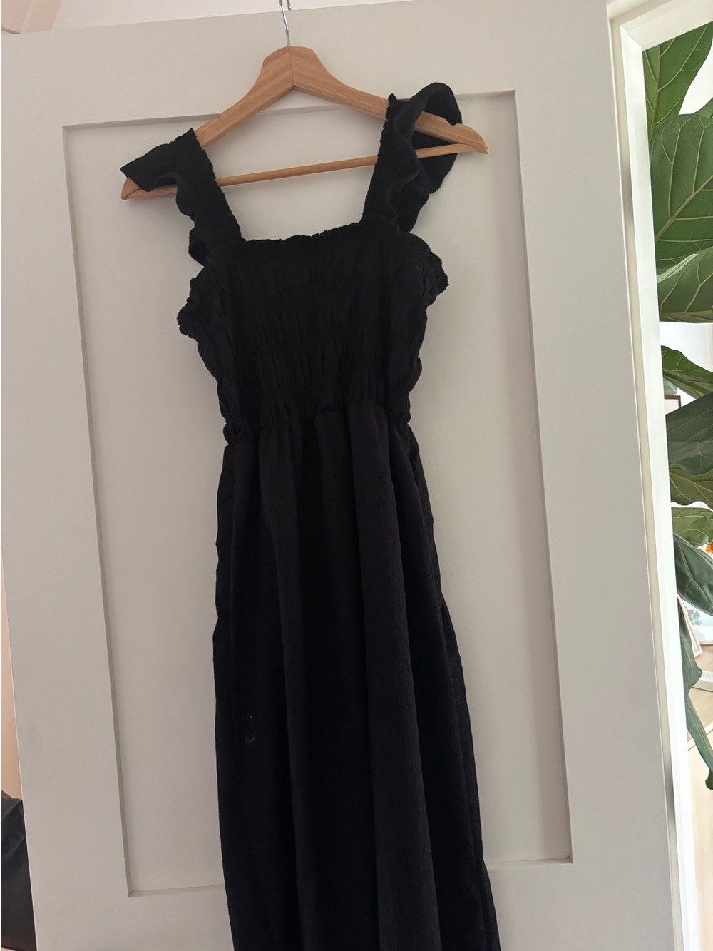 Old Navy Black Crinkle Gauze Dress w Flutter sleeve, S